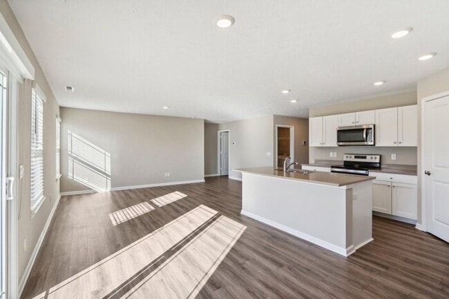Building Photo - Fantastic 3bd/2ba home! Let yourself in!