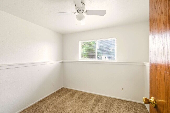 Photo - Available Immediately! 3 Bed 1 Bath in Denver Unit A