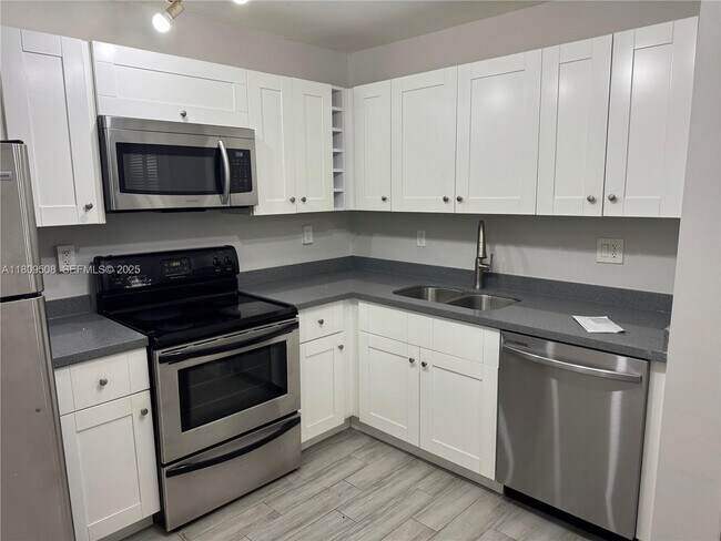 Photo - 721 N Pine Island Rd Unit 201