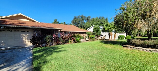 Building Photo - Walden Lakes Home