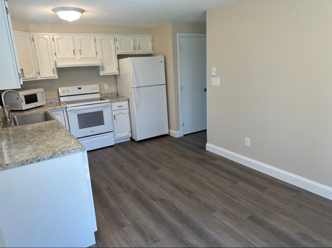 Photo - 4 Oakwood Dr Unit Duplex