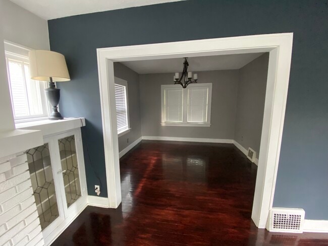 377 Parkside Dr