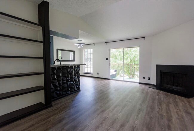 Building Photo - 2120 El Paseo St Unit 2806