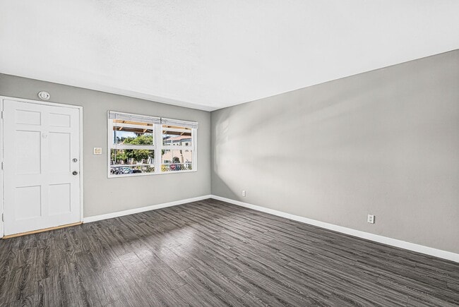 Photo - 445 W 15th St Unidad 15
