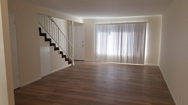 Sala de estar - 768 Freeman Ave