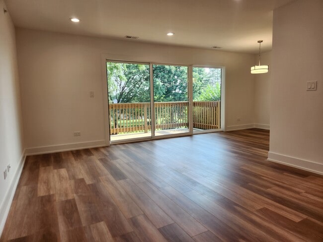 Photo - 915 S Ct of Shorewood Unit 5