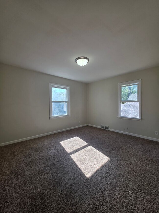 Photo - Spacious Three Bedroom!