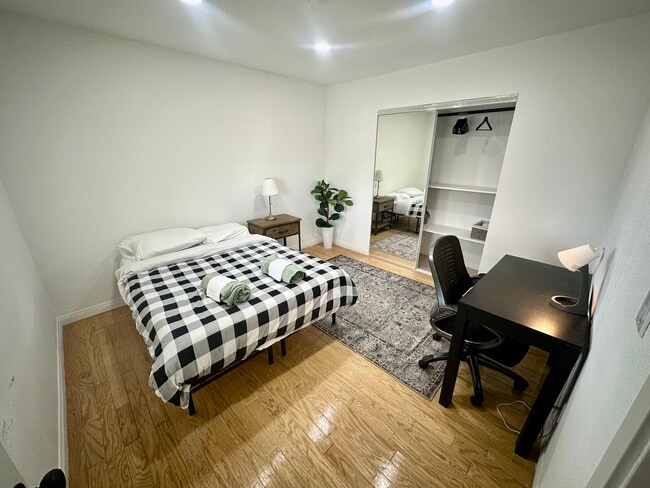 Building Photo - 3030 Plaza St Rental