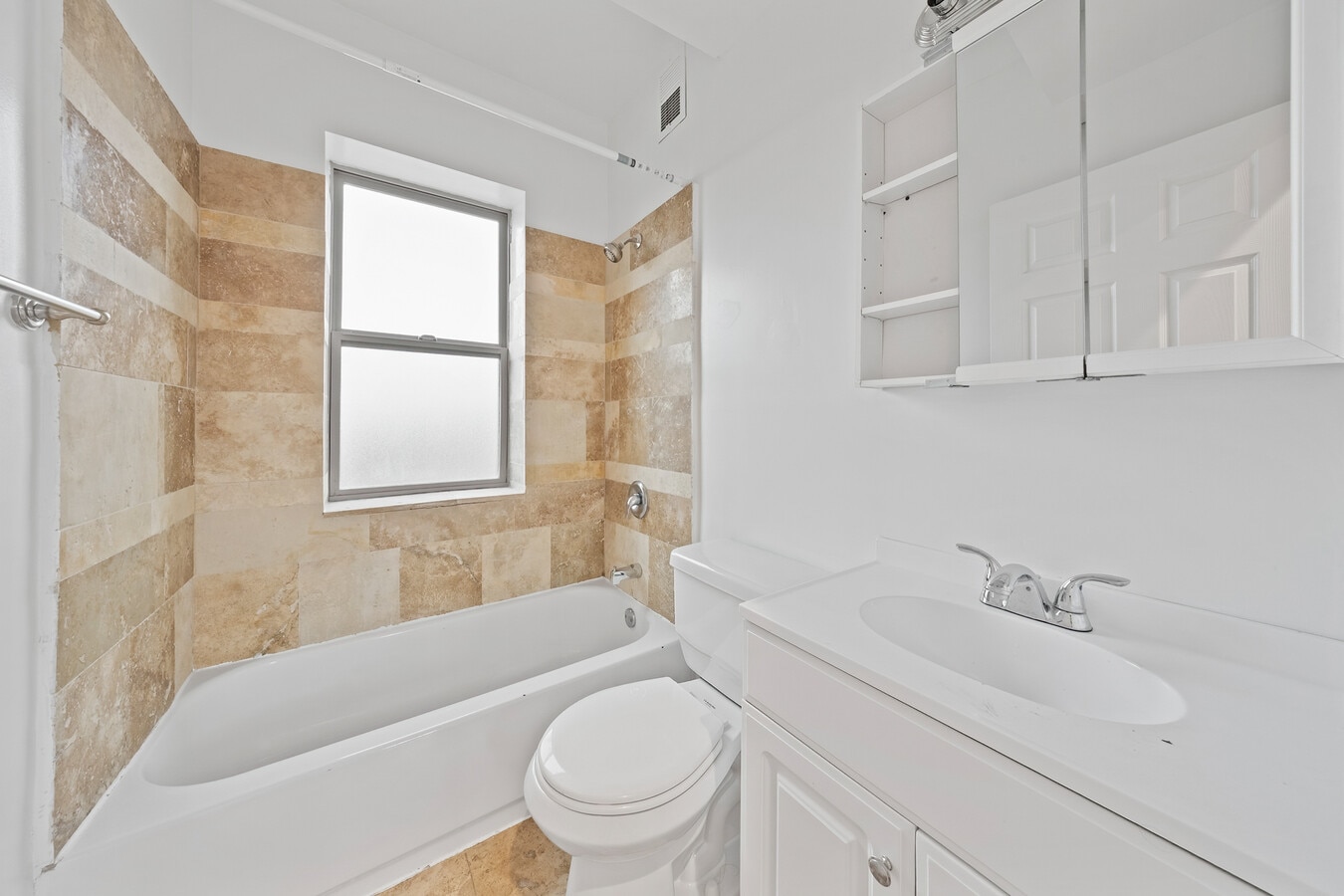 Photo - 7227 N Rogers Ave Unidad 1W