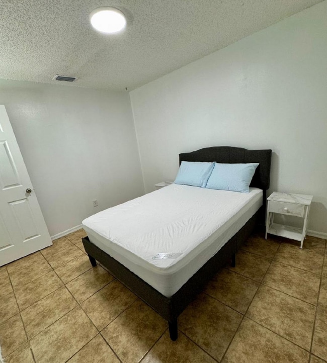 Building Photo - 536 Cheshire Way