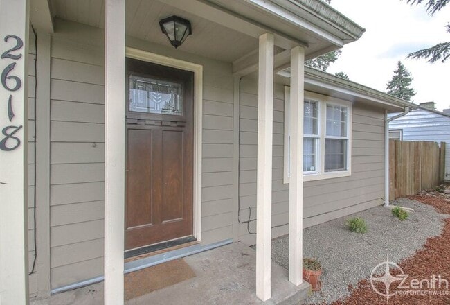 Photo - 2618 E 26th St