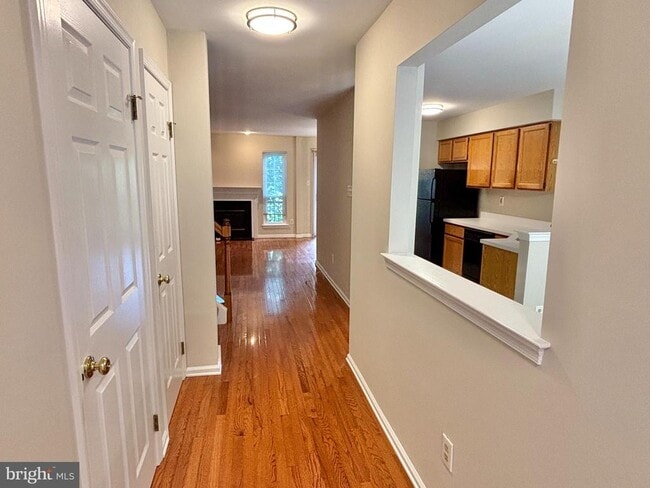 Photo - 335 Danbury Ct