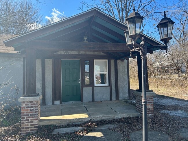 Building Photo - 1101 S Washington Ave Unit 1101 S Washington -Main House