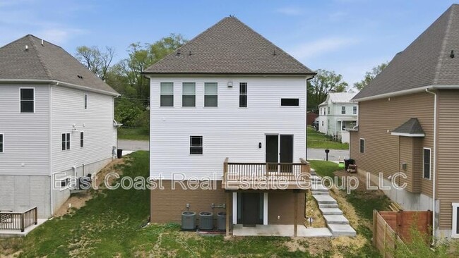 Photo - 530 N Third St B