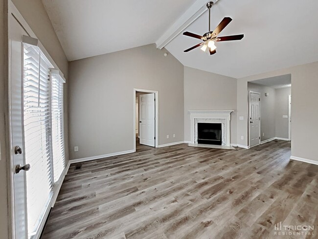 Photo - 989 Chesire Way