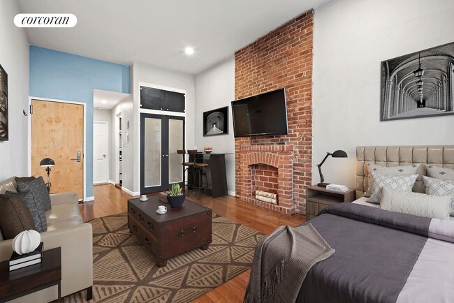 Photo - 453 W 43rd St