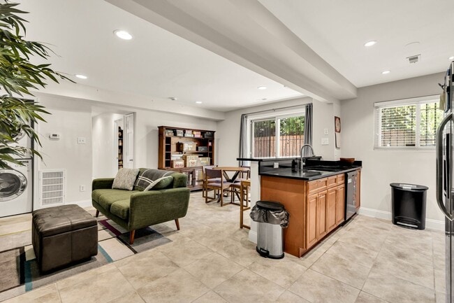 Photo - 1384 Bryant St NE