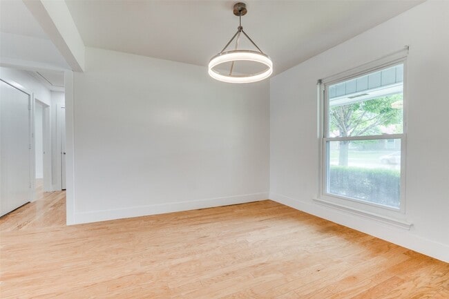Photo - 1323 Lark Ln