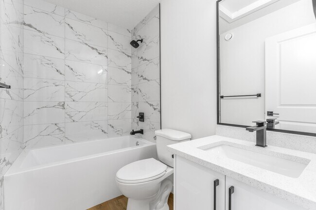 Photo - 11630-122 122 St NW Unit 1