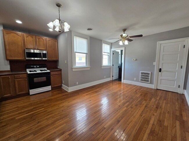 Photo - 1804 E 3rd St