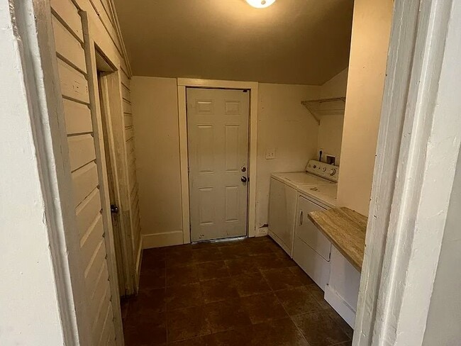 2008 N 8th Ave