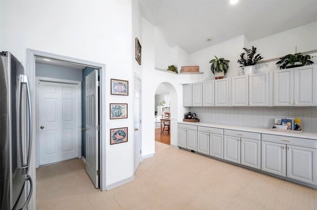 Photo - 6748 Waterton Dr
