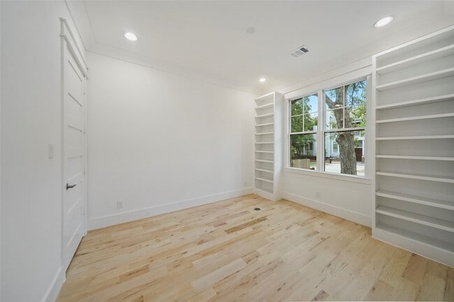 Photo - 914 Waverly St