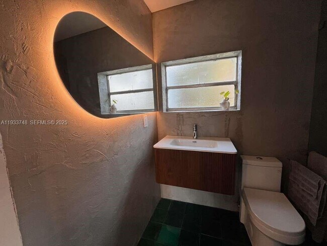 Photo - 765 NW 44th St Unidad 2