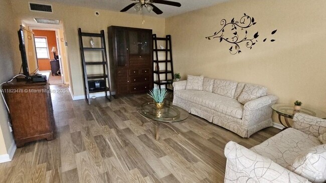 Building Photo - 1044 Harwood D Unit D Rental