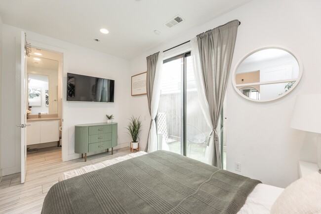 Photo - 608 Middle St Unidad E