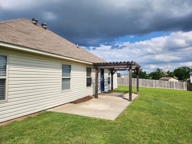 2607 Whispering Woods Ct