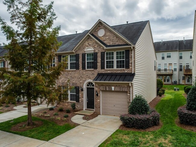 Great location off Archdale! - Great location off Archdale! Apartment