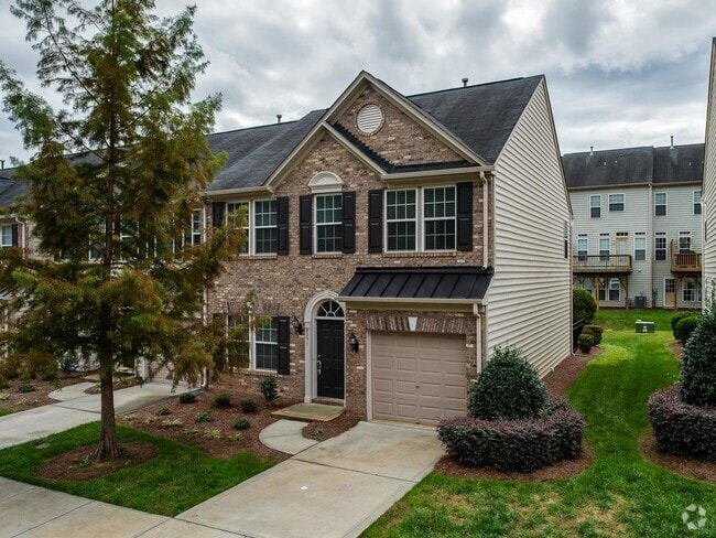 Building Photo - Great location off Archdale! Rental