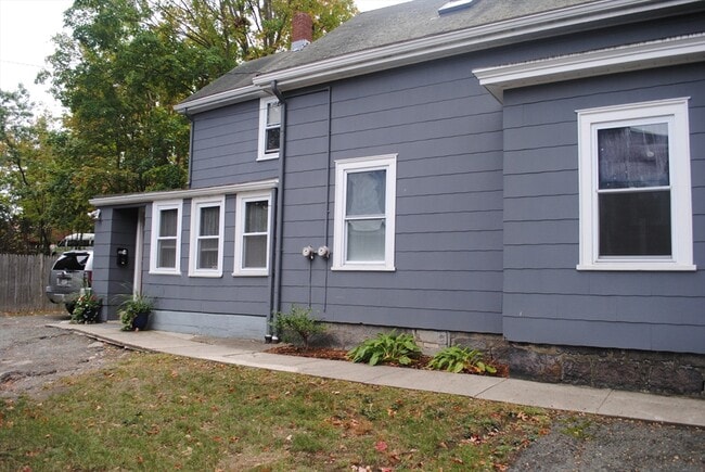 Building Photo - 29 Walnut St Unit 2
