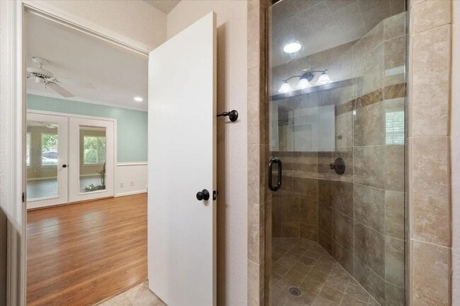 Photo - 1215 Columbia Cir