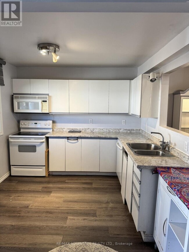 Photo - 1318 Highbury Ave N