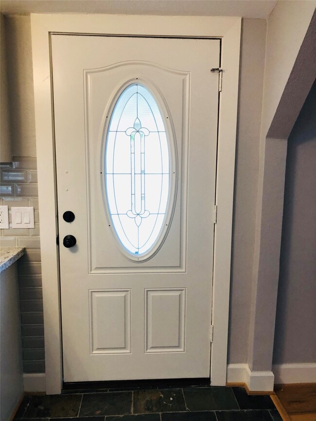 Photo - 734 McDaniel St