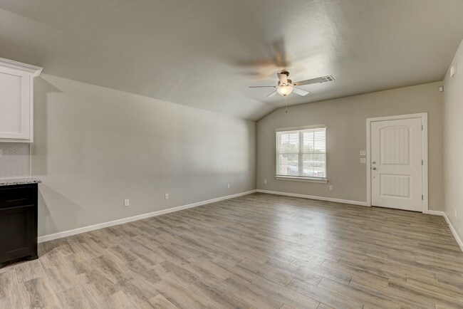 Photo - 721 League Cir
