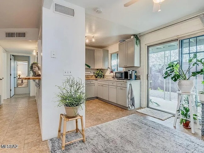 Photo - 3033 N Cherry Ave Unit 3033