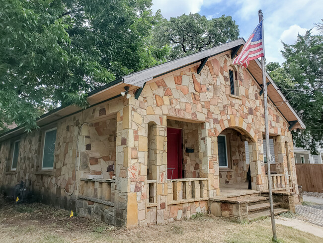 Building Photo - 509 S Center St Rental
