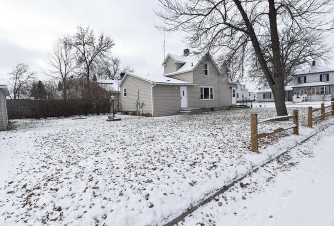 Building Photo - 204 Conley Ave S