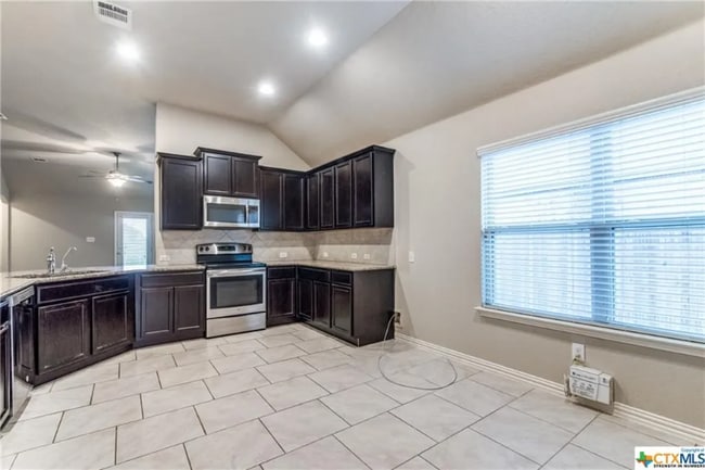 Photo - 1911 Jamie Ln