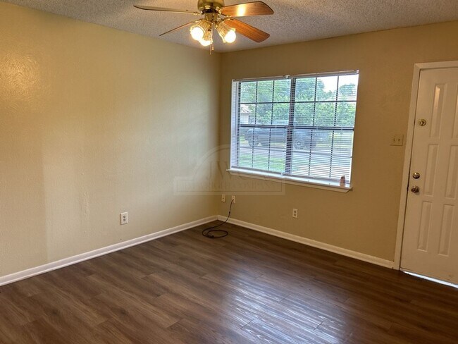 Photo - 821 Michelle Dr