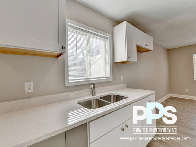 Photo - 390 W Lake Ave NW