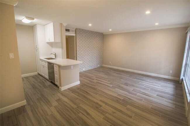 Photo - 2121 Fountain View Dr Unit 25