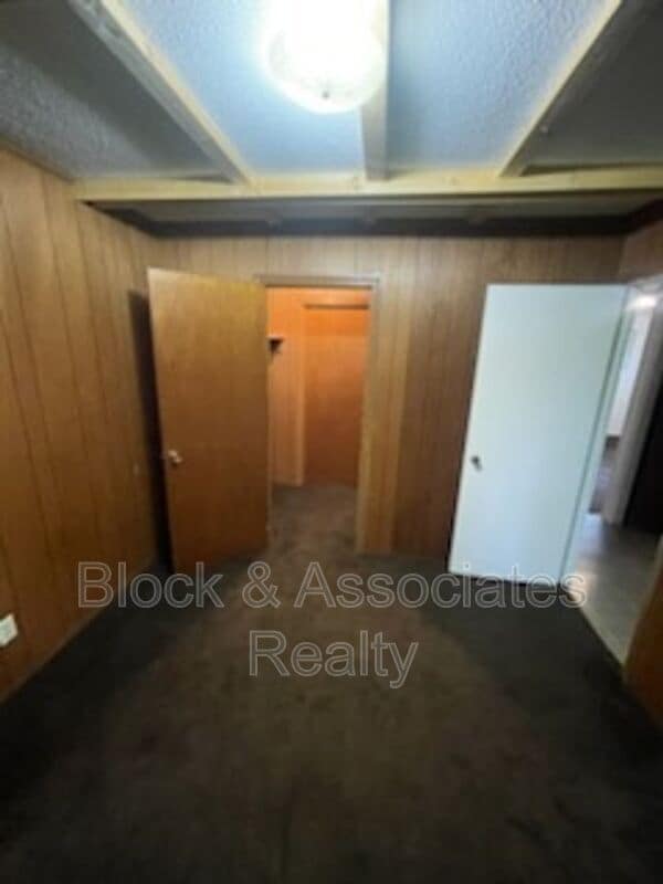 Photo - 504 Lake Dr