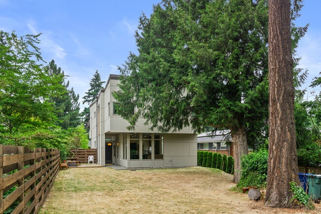 Photo - 2325 N 122nd St