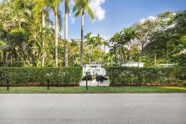 Photo - 4085 Poinciana Ave