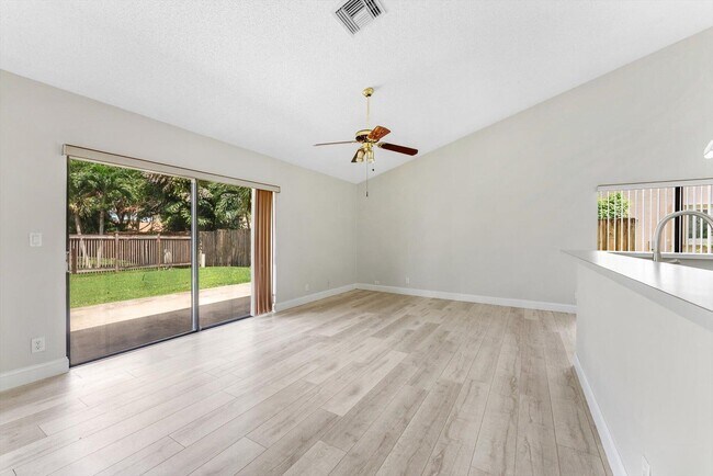 Photo - 5809 Sun Pointe Cir