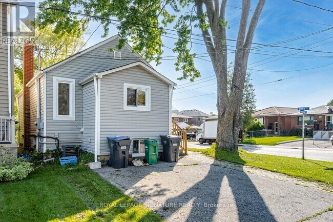 Photo - 1078 Eastmount Ave